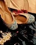 Premium Punjabi Juttis for Ladies – Buy Now